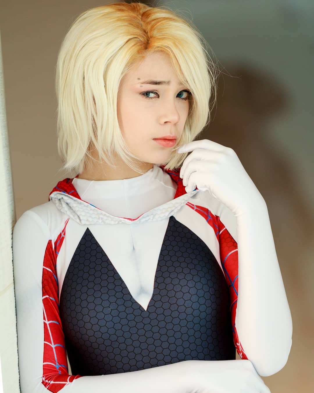 Why didn’t you take the day off. 😱 Stay safe everyone. Character descriptions will be missing and cosplayers on que. Enjoy. 👘: @cl0udtea
📸: @foreverbluedigital
#otakon2019 #spiderwomen #gwenstacy